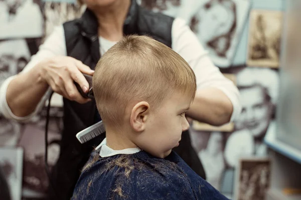 Little Boy Hairdresser Child Scared Haircuts — Stock Photo, Image