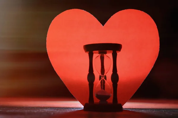 Aşk Zaman Kalp Kum Saati Geçicilik Kavramı Aşkı Sona Erdirmek — Stok fotoğraf