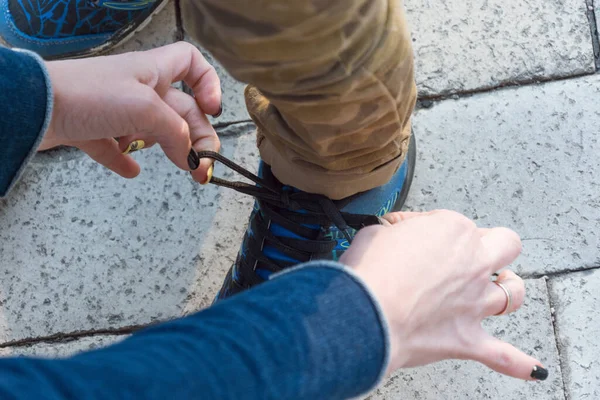 Child Tied Laces — Stock Photo, Image