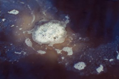 Suda kalsiyum karpit köpüğü..