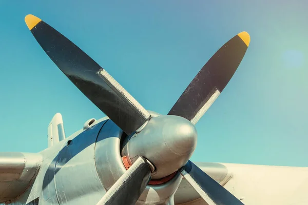 비행기 날개에 프로펠러 — 스톡 사진