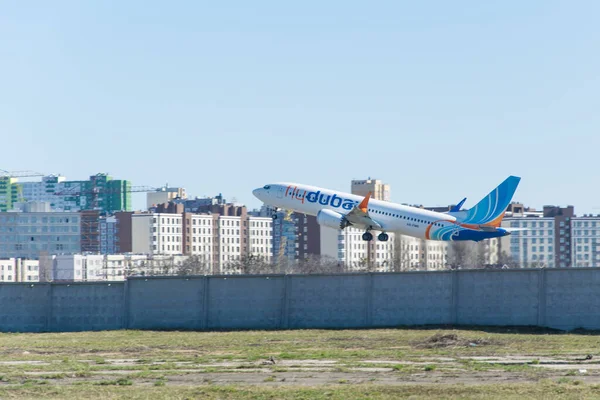Kyjev Ukrajina Dubna 2018 Letadlo Společnosti Dubai Airlines Startuje Letiště — Stock fotografie