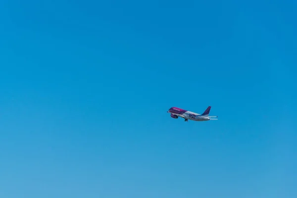 Kyjev Ukrajina Dubna 2018 Letadlo Společnosti Wizz Air Vzlétlo — Stock fotografie