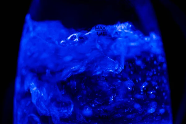 青で湯を沸かす — ストック写真
