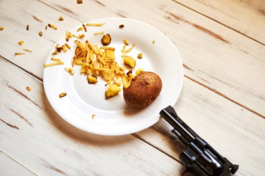 Mutfak konseptinde yemek yapmaktan bıkmıştım. Patatese ateş eden bir tabanca..