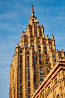 Riga, Letonya - 07 Şubat 2020: Yüksek binalar