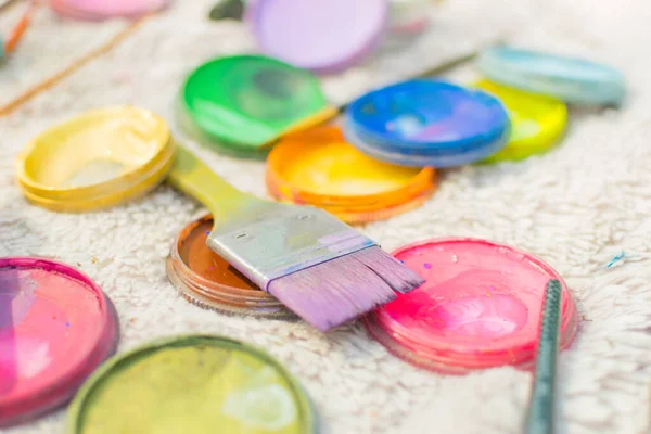 Tampas Multicoloridas Tintas Caos Criativo — Fotografia de Stock