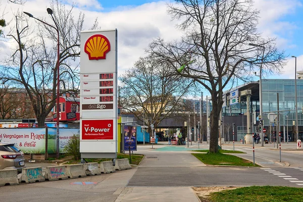 Wiedeń Austria Marca 2020 Tarcza Stacji Benzynowej Skorupa Cenami Mieście — Zdjęcie stockowe