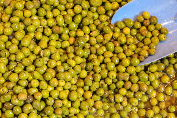 Typische Oliven in Istanbul, Türkei — Stockfoto