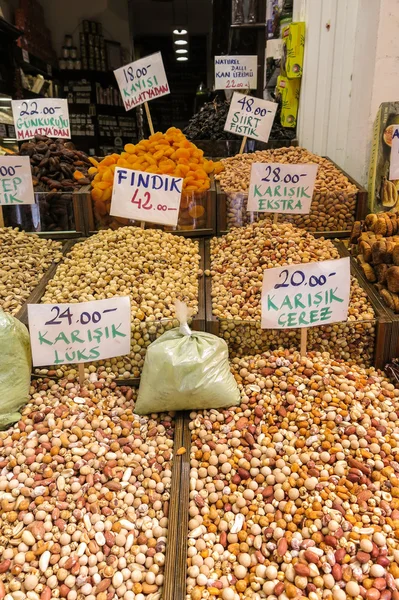 Ried ořechy a koření v Istambulu — Stock fotografie