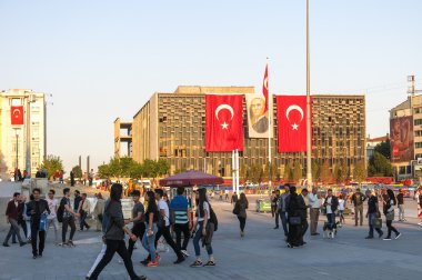 İstambul'daki ünlü Taksim meydanının manzarası. Türkiye