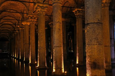 Yerebatan Sarnıcı - yeraltı su deposu. Istanbul, Tu