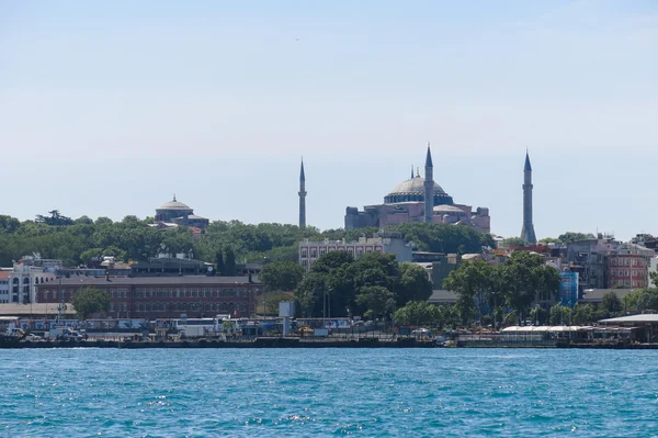 Santa Sofia, do rio Bósforo. Istambul, Turquia — Fotografia de Stock