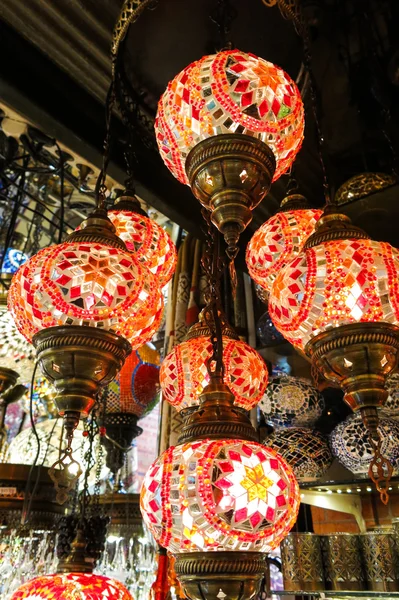 Lámparas de cristal en venta en el Gran Bazar de Estambul — Foto de Stock