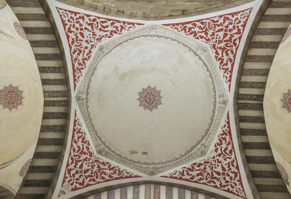 Domo interior de la Mezquita Azul, Estambul, Turquía . — Foto de Stock