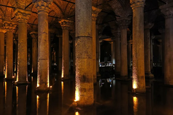 La Cisterna della Basilica - serbatoio idrico sotterraneo. Istanbul, Tu — Foto Stock