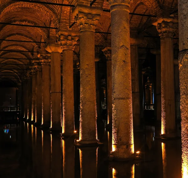 La Cisterna Basílica - embalse subterráneo de agua. Estambul, Tu — Foto de Stock