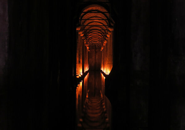 Цистерна Базилика - подземное водохранилище. Стамбул, Ту
