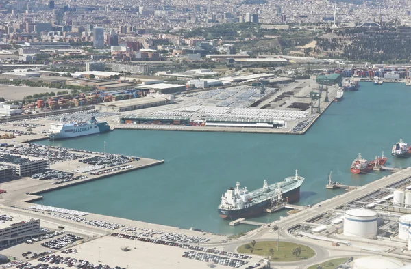 Bovenaanzicht boven Zona Franca - poort, de industriële haven van Barcel — Stockfoto