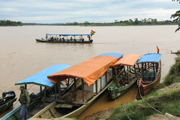 bir nehir orman çizme