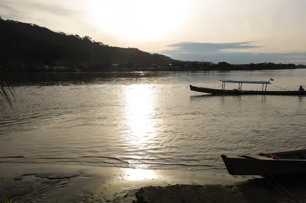 Rurrenabaque, Bolivia: Beni Nehri üzerinde tekne — Stok fotoğraf