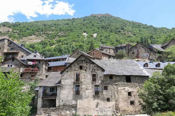 Durro, tipik taş köy Katalanca Pyrenees içinde. Vadisi 