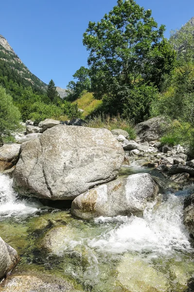 Aiguestortes Nemzeti Park, a katalán Pireneusokban, Spanyolországban — Stock Fotó