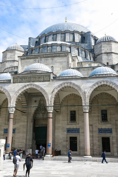 Der Innenhof der suleymaniye-Moschee. istambul, Türkei — Stockfoto