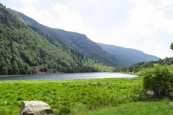 Panorama al Parque Nacional Aiguestortes, Pirineos Catalanes, España — Foto de Stock