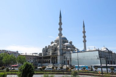 Yeni Camii (Yeni Cami) Bosphorus River 