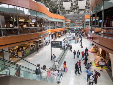 Kimliği belirsiz kişi içinde kalkış Hall, Sabiha Gökçen Internati