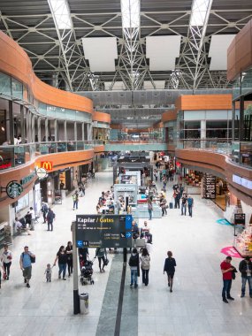 Kimliği belirsiz kişi içinde kalkış Hall, Sabiha Gökçen Internati