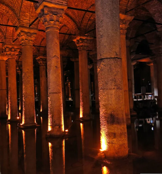 Yerebatan Sarnıcı - yeraltı su deposu. Istanbul, Tu — Stok fotoğraf