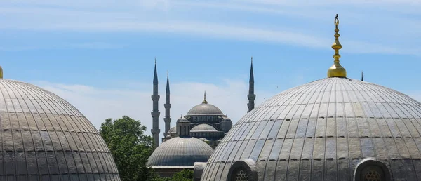 A Mesquita Azul e a Catedral de Santa Sofia, Istambul, Turquia . — Fotografia de Stock