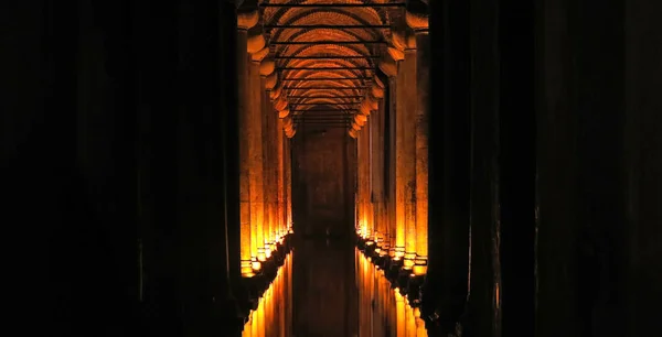 La Cisterna Basílica - embalse subterráneo de agua. Estambul, Tu — Foto de Stock