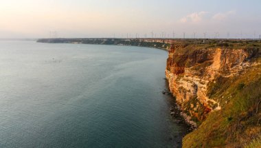 Bulgaristan manzara. Cliff oceanfront siyah. Balçık, Varna yakınındaki,