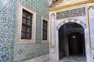 Güzel dekorasyon üzerinde Topkapı Sarayı, Istanbul, Türkiye. 