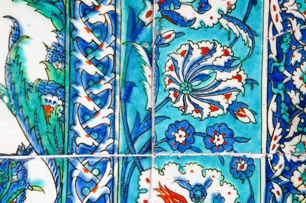 Ancient hand made Turkish - Ottoman tiles. Istambul, Turkey — Stock Photo, Image