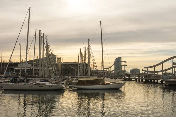 Sunrise at the port of Barcelona, at the end of the Ramblas. Bar — Stock Photo, Image