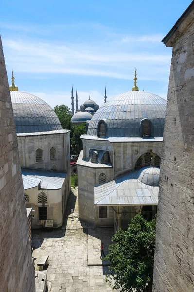 Die blaue Moschee und die Heilige-Philosophie-Kathedrale, Istanbul, Türkei. — Stockfoto