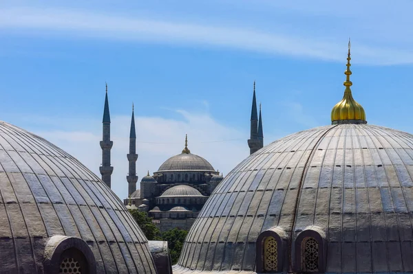 ブルーモスク、聖ソフィー大聖堂、イスタンブール、トルコ. — ストック写真