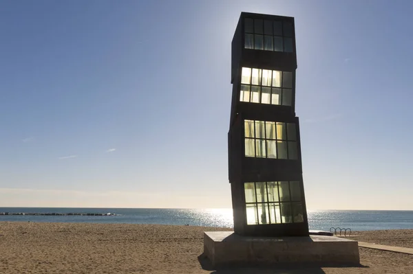 Escultura en la playa de la Barceloneta, Barcelona, España — Foto de Stock