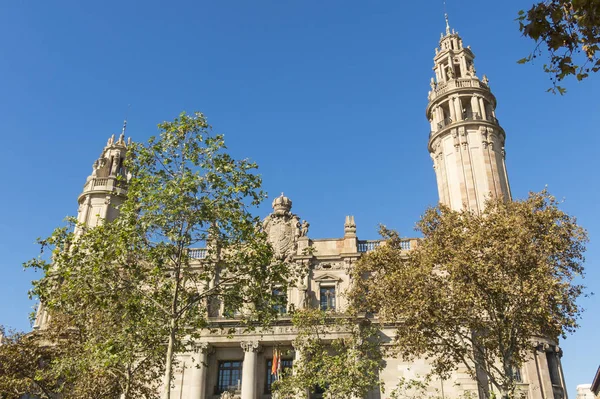 O famoso edifício central dos Correios na cidade de Barcelona — Fotografia de Stock