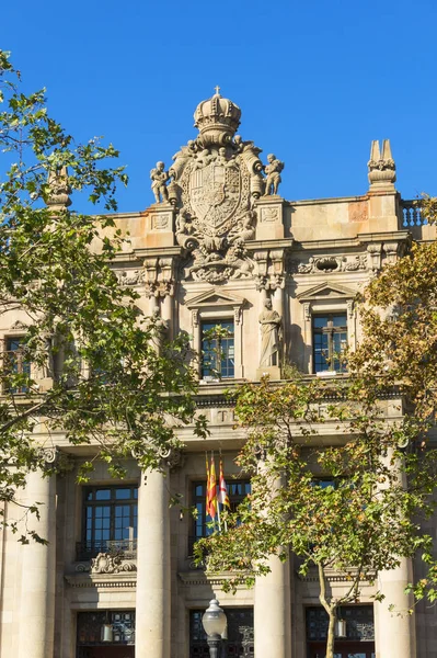 O famoso edifício central dos Correios na cidade de Barcelona — Fotografia de Stock