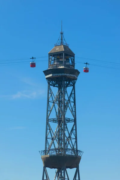 Kabiny lanové Barcelona, přijíždí na věž San Sebastian, Barcelona, Španělsko — Stock fotografie