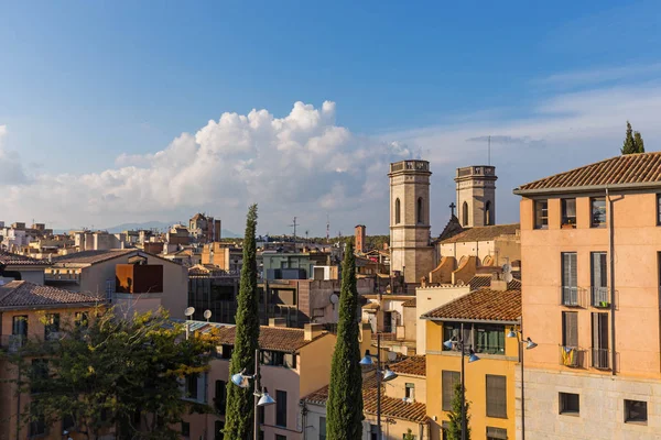 Jacint Verdaguer Square, i hjärtat av Girona. Catalonia — Stockfoto