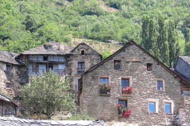 Durro, tipik taş köy Katalanca Pyrenees içinde. Vadisi 