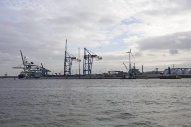 Hamburg kargo trafikte. Ea ile ticaret merkezi merkezidir