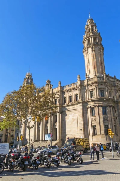 El famoso edificio central de Correos de la ciudad de Barcelona —  Fotos de Stock