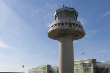 Kontrol kulesi Barcelona Havaalanı, Catalonia, İspanya.